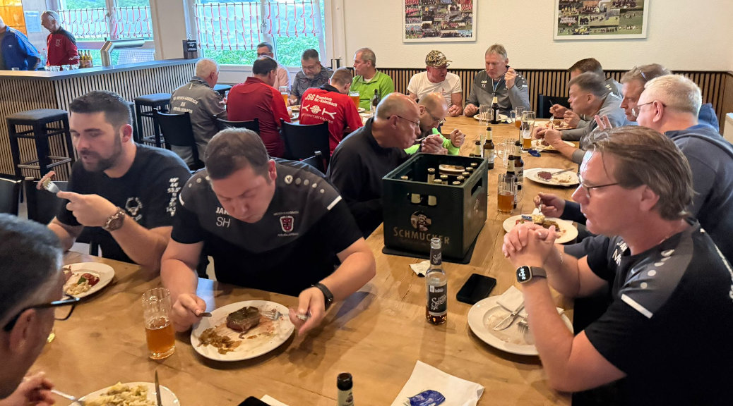 Alte Herren treffen sich zum Rumpsteak-Essen