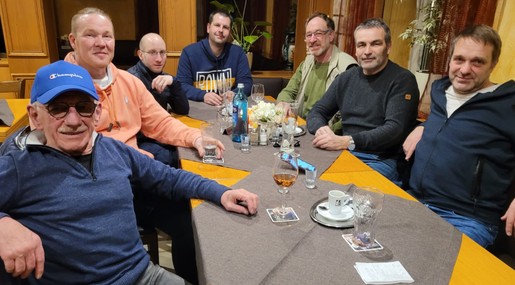 Alte Herren beginnen das Training